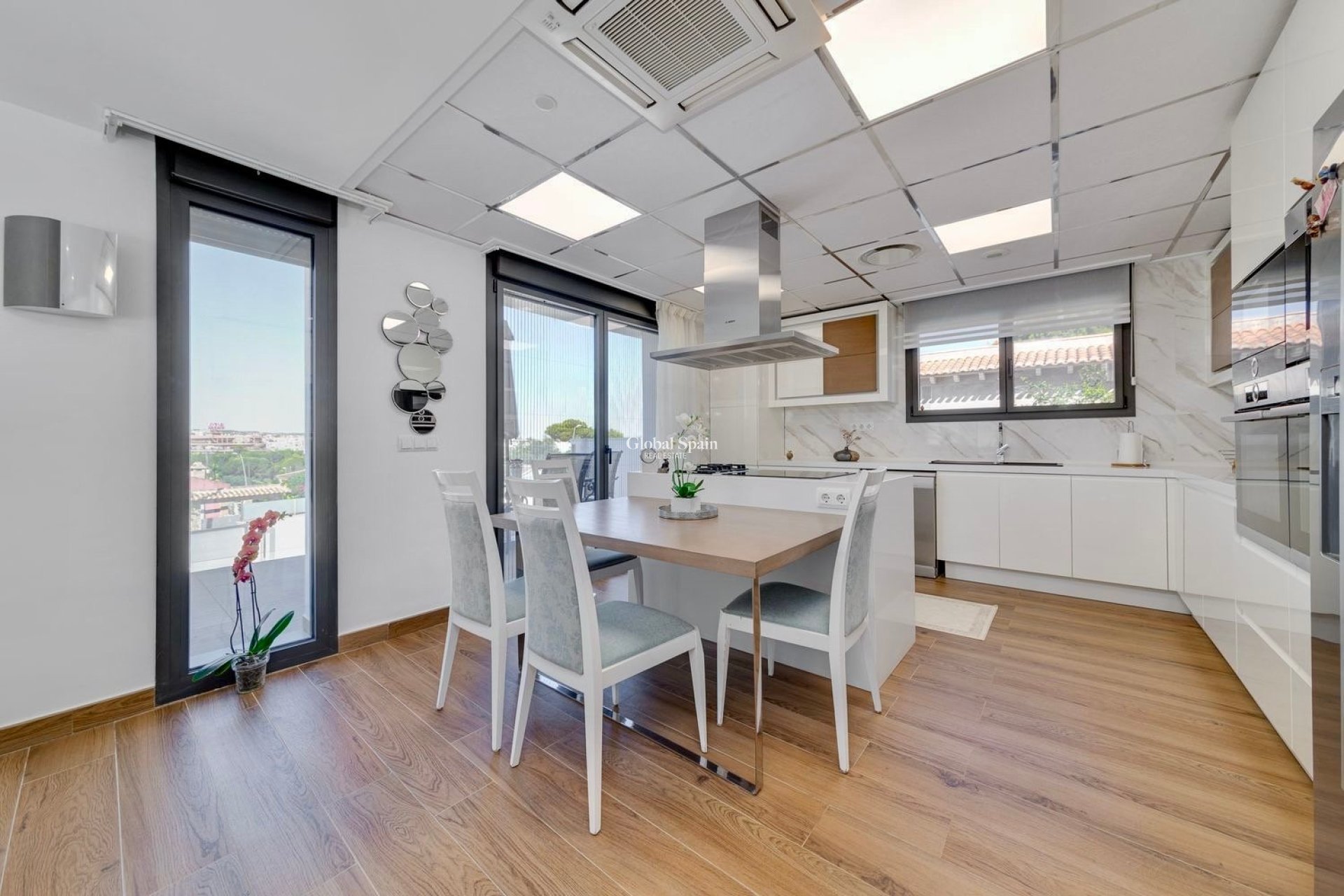 Venta - VILLA -
TORREVIEJA - Costa Blanca