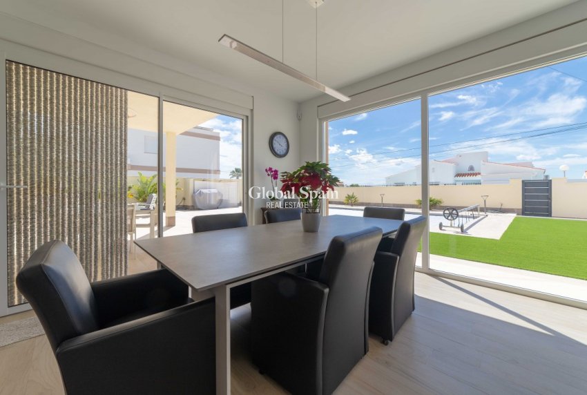 Venta - VILLA -
TORREVIEJA - Costa Blanca