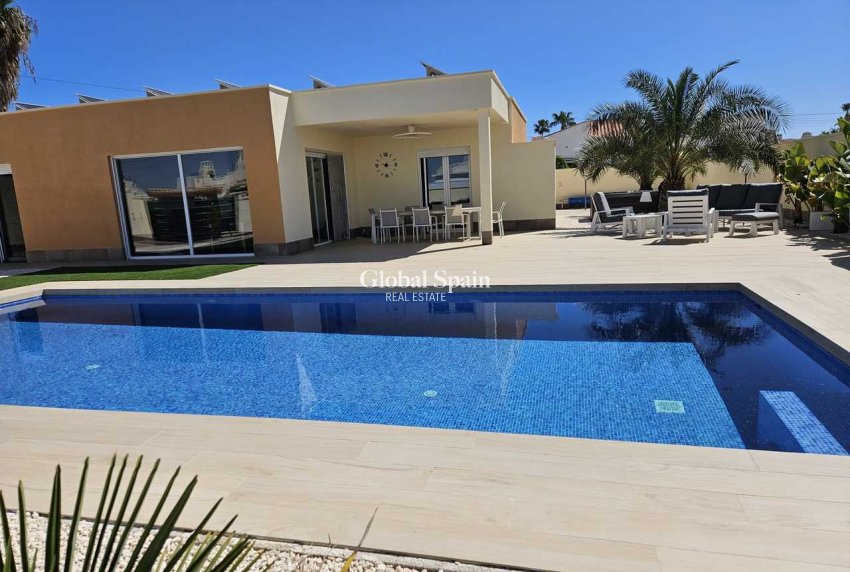 Venta - VILLA -
TORREVIEJA - Costa Blanca