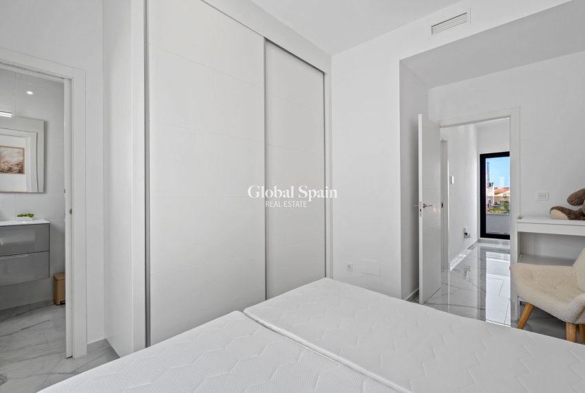 Venta - VILLA -
TORREVIEJA - Costa Blanca