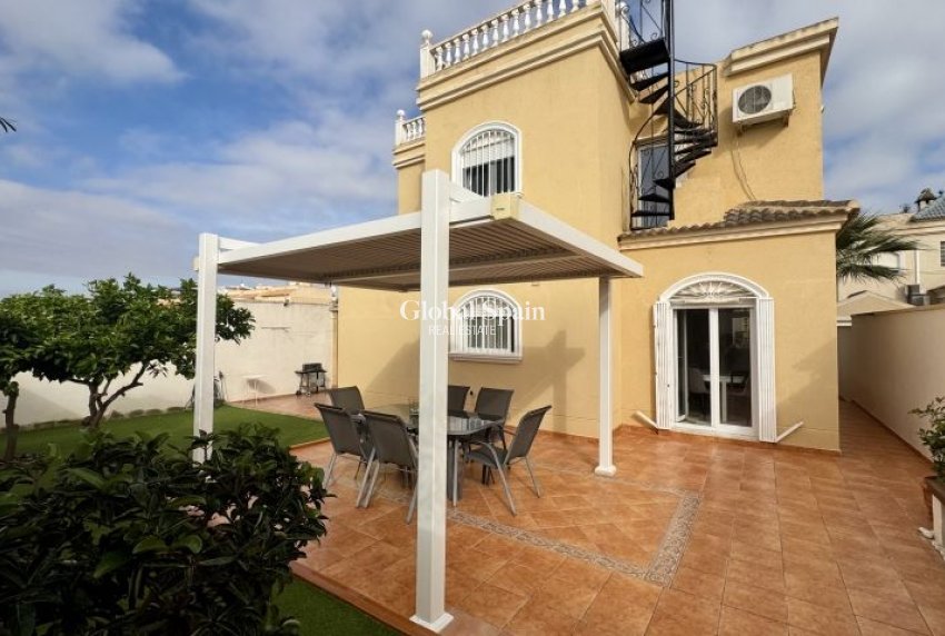 Venta - VILLA -
TORREVIEJA - Costa Blanca