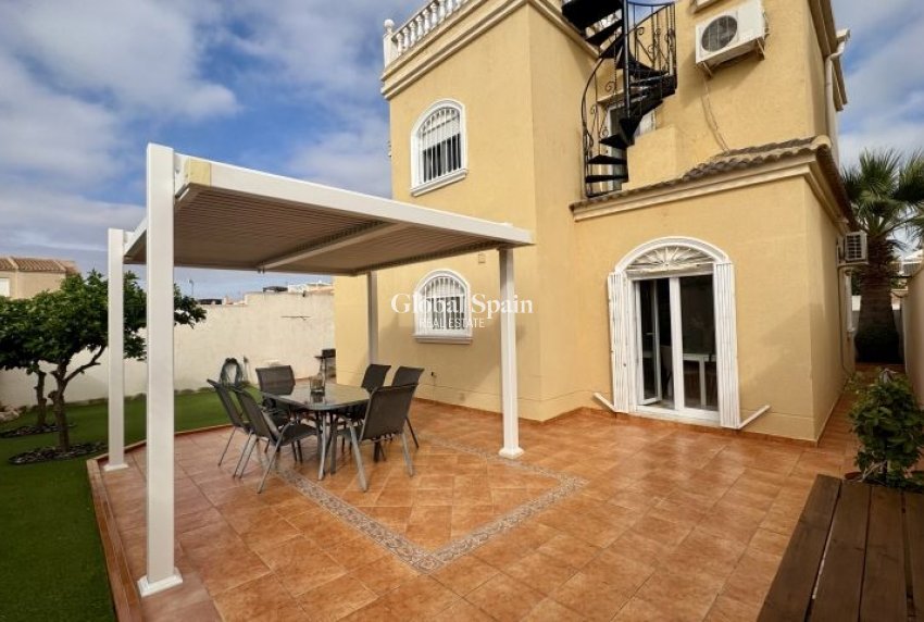 Venta - VILLA -
TORREVIEJA - Costa Blanca