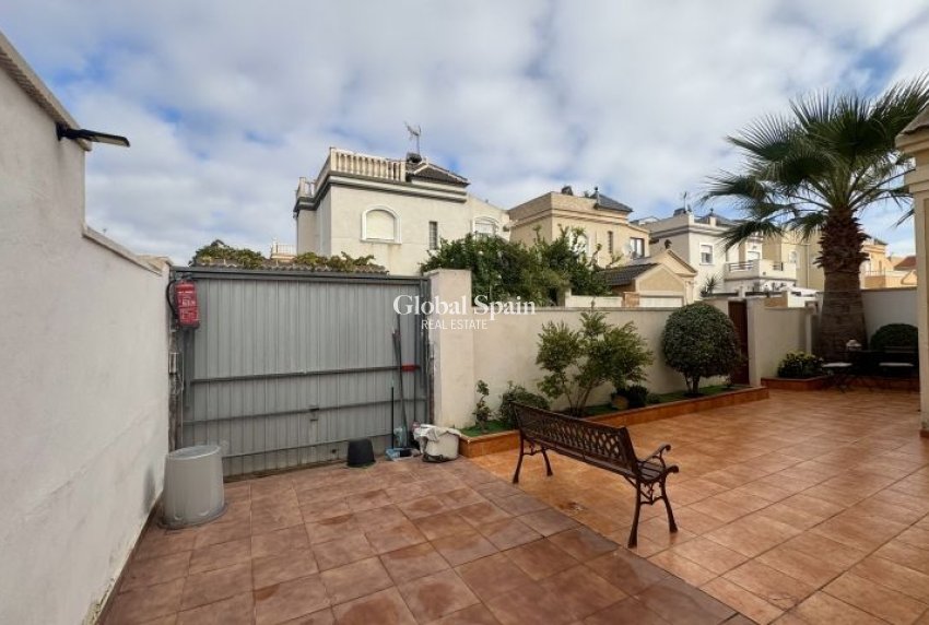 Venta - VILLA -
TORREVIEJA - Costa Blanca