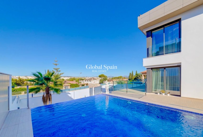 Venta - VILLA -
TORREVIEJA - Costa Blanca