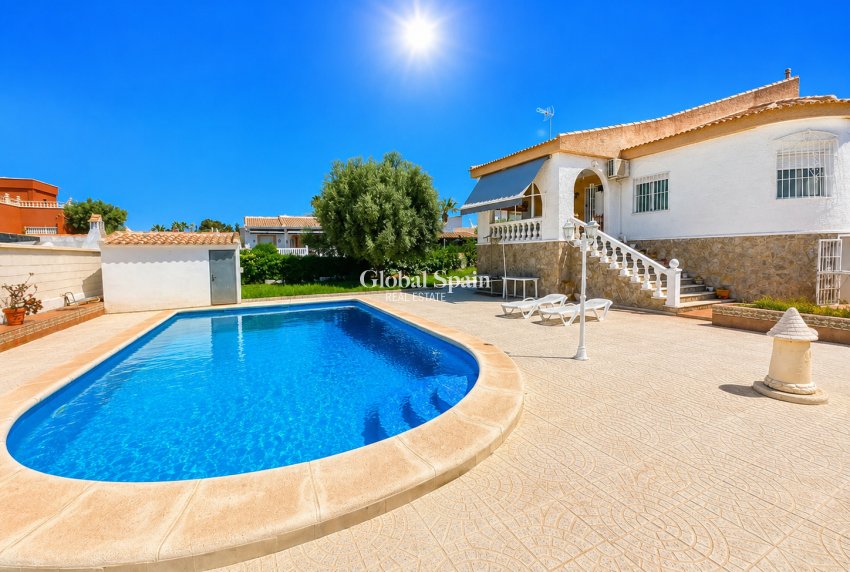 Venta - VILLA -
TORREVIEJA - Costa Blanca