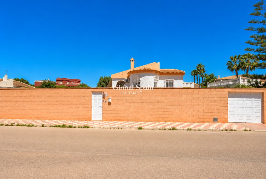 Venta - VILLA -
TORREVIEJA - Costa Blanca
