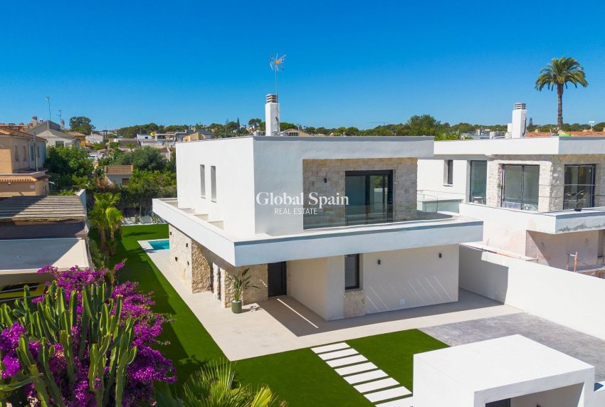 Venta - VILLA -
TORREVIEJA - Costa Blanca
