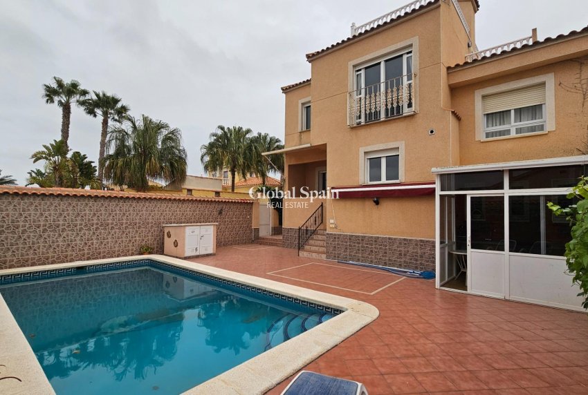 Venta - VILLA -
TORREVIEJA - El Chaparral