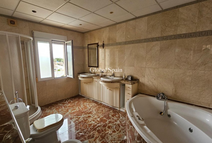 Venta - VILLA -
TORREVIEJA - El Chaparral