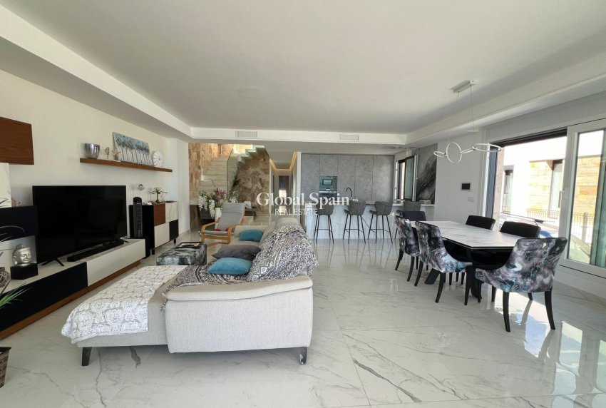 Venta - VILLA -
TORREVIEJA - La Mata