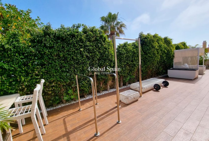 Venta - VILLA -
TORREVIEJA - La Mata