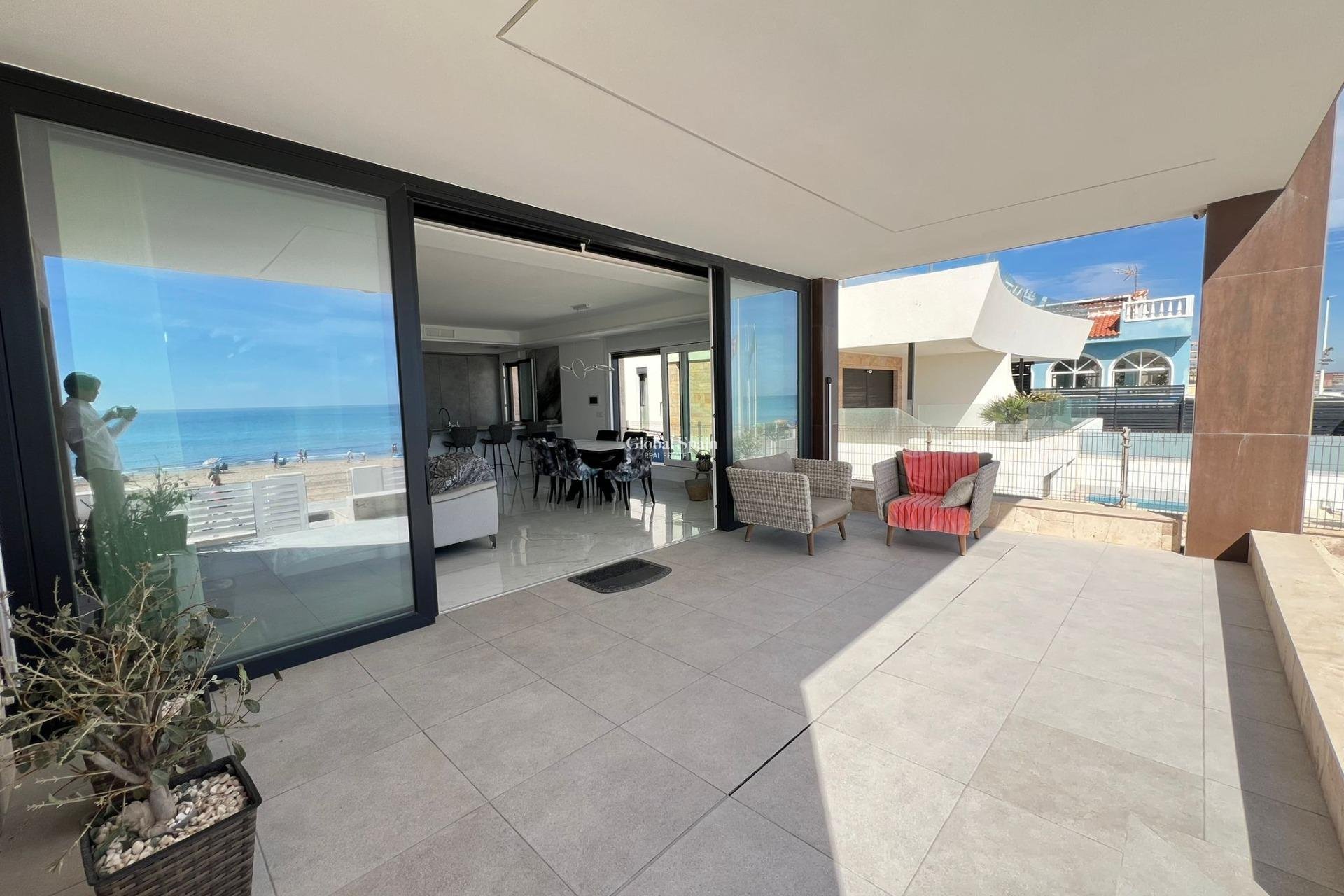 Venta - VILLA -
TORREVIEJA - La Mata