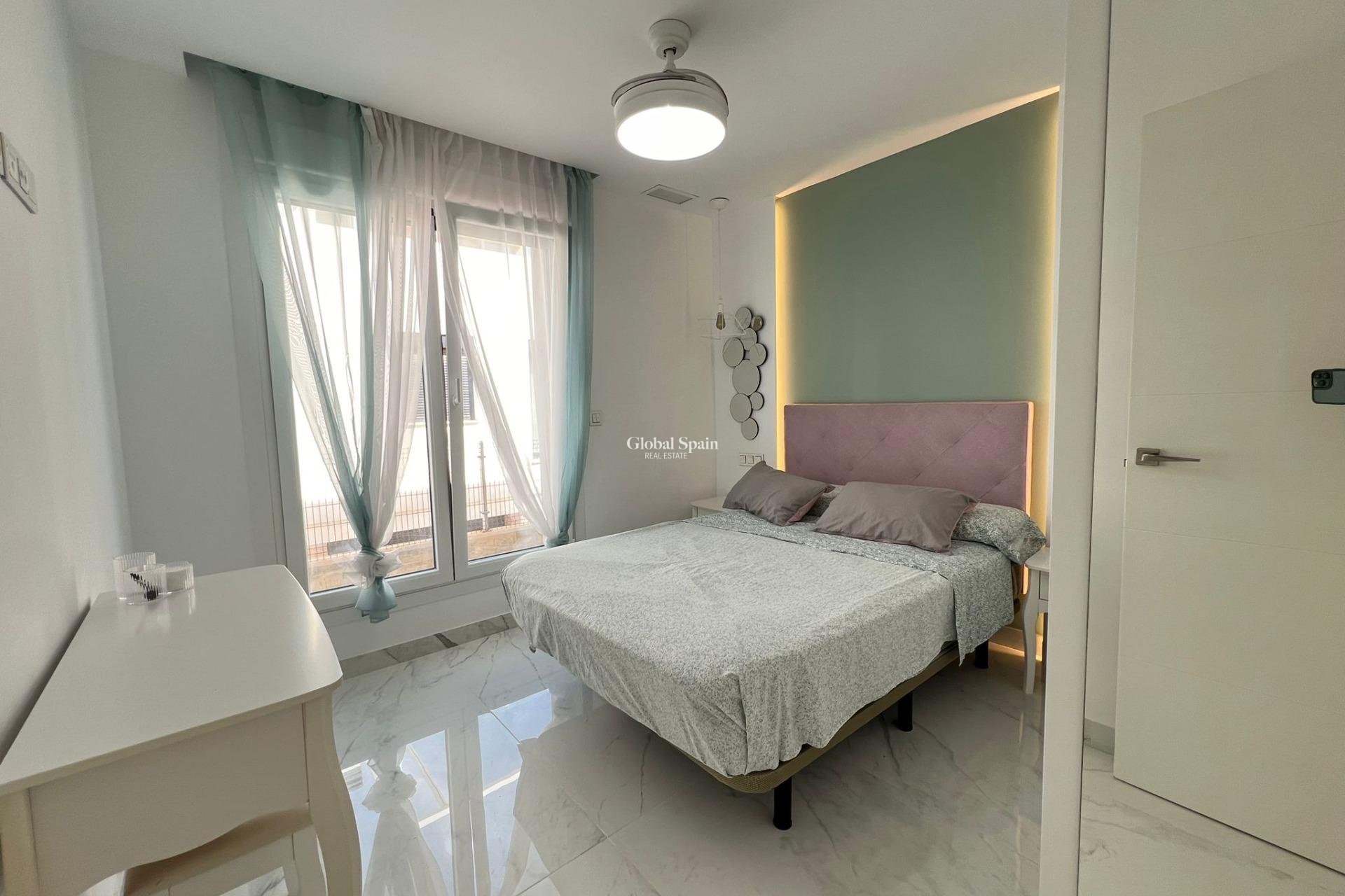 Venta - VILLA -
TORREVIEJA - La Mata