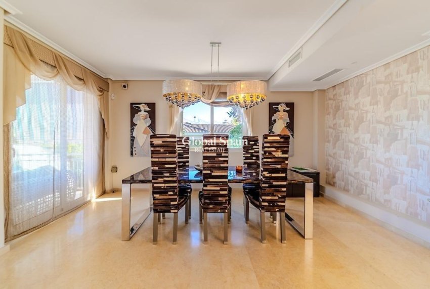 Venta - VILLA -
TORREVIEJA - La Mata