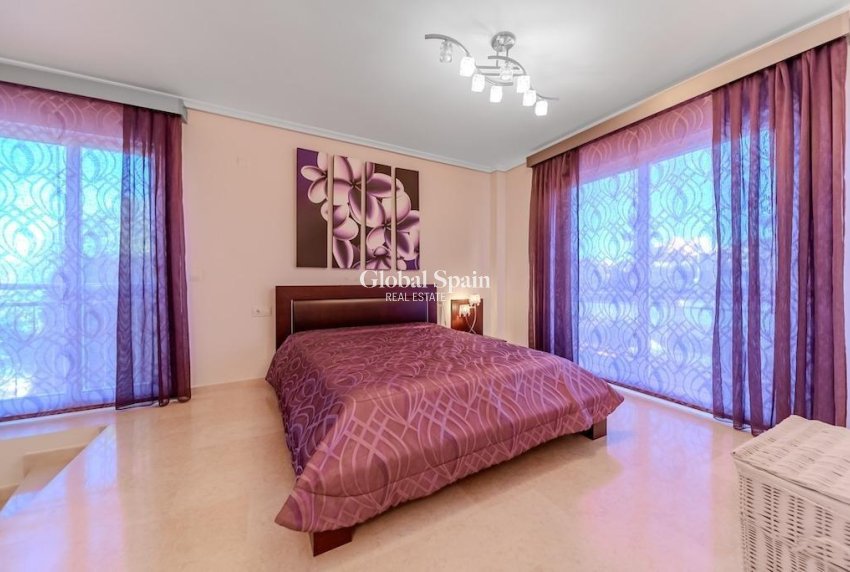 Venta - VILLA -
TORREVIEJA - La Mata