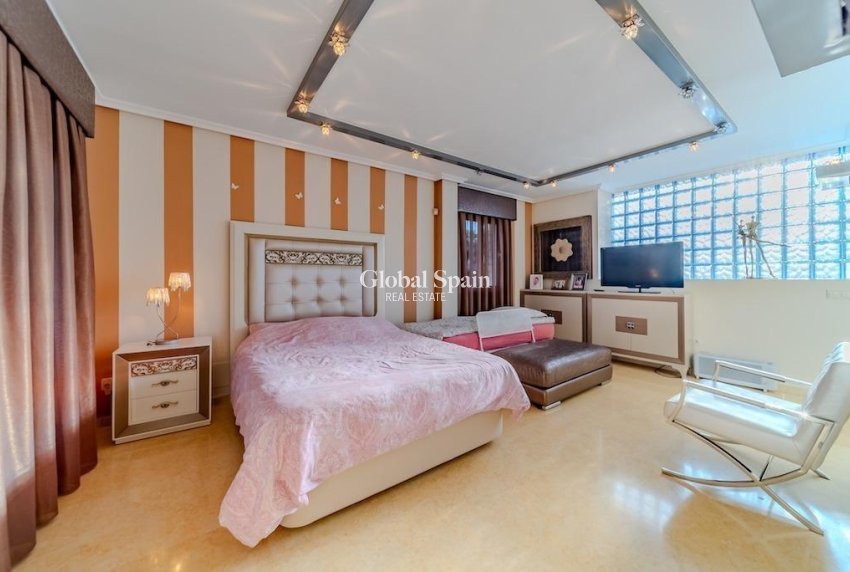 Venta - VILLA -
TORREVIEJA - La Mata