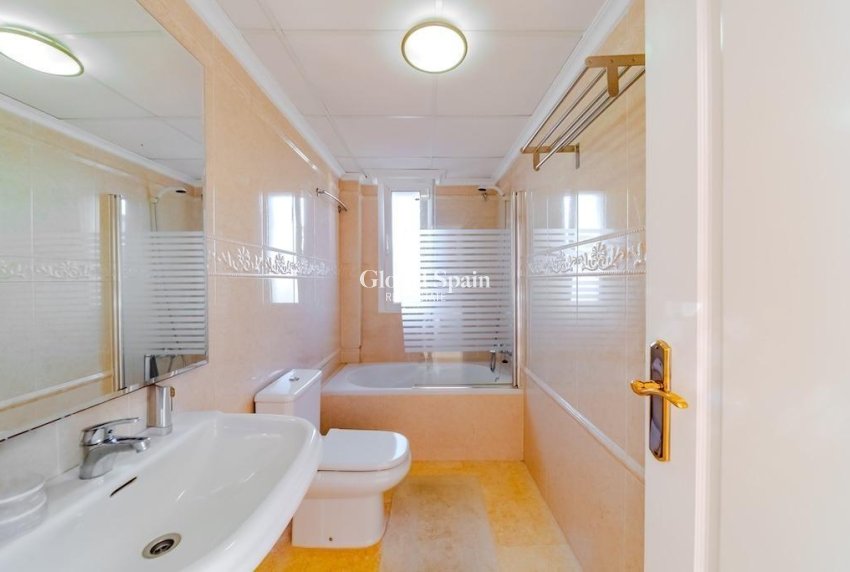 Venta - VILLA -
TORREVIEJA - La Mata