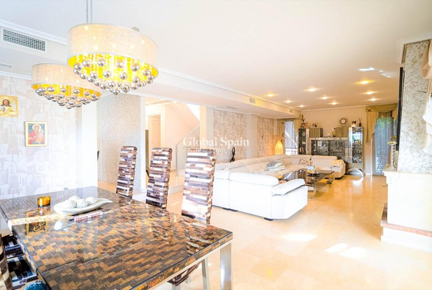 Venta - VILLA -
TORREVIEJA - La Mata