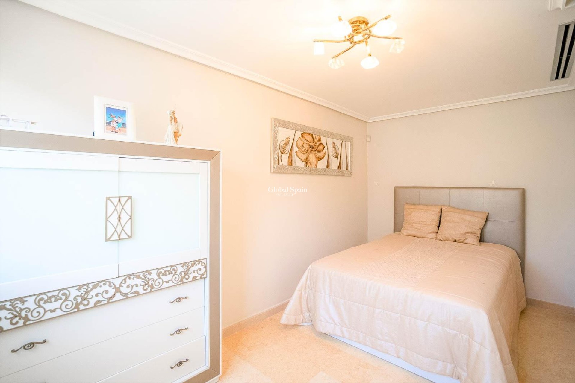 Venta - VILLA -
TORREVIEJA - La Mata