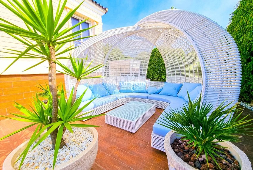 Venta - VILLA -
TORREVIEJA - La Mata