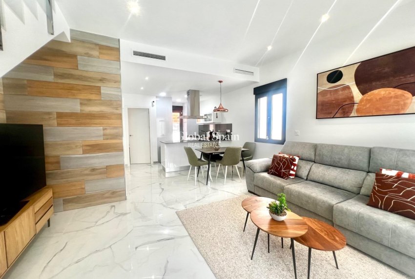 Venta - VILLA -
TORREVIEJA - La Siesta - El Salado - Torreta