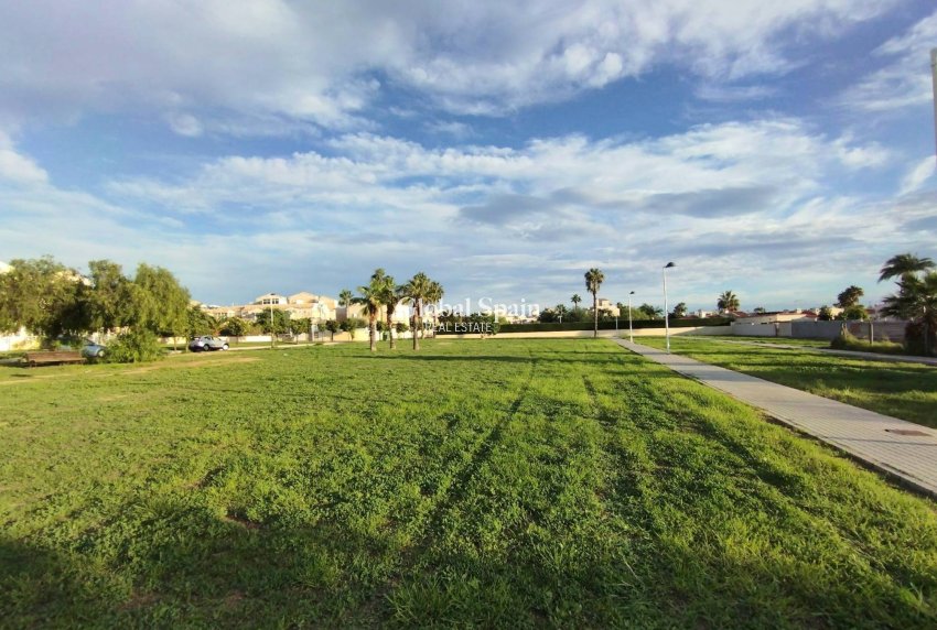 Venta - VILLA -
TORREVIEJA - La Siesta - El Salado - Torreta