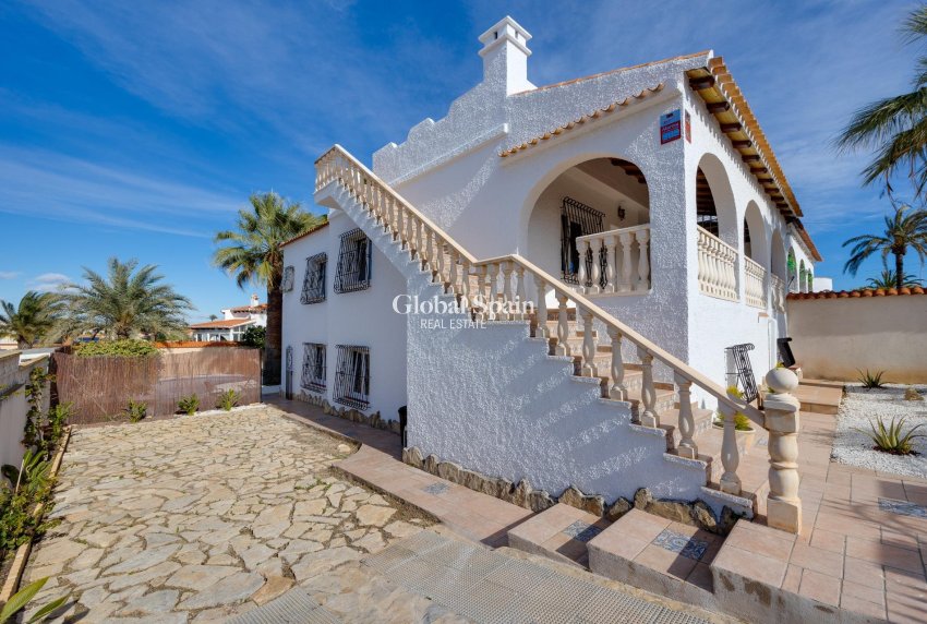 Venta - VILLA -
TORREVIEJA - La Siesta - El Salado - Torreta