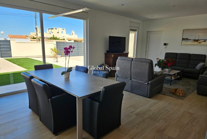 Venta - VILLA -
TORREVIEJA - La Siesta - El Salado - Torreta