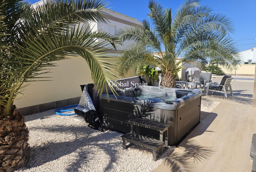 Venta - VILLA -
TORREVIEJA - La Siesta - El Salado - Torreta