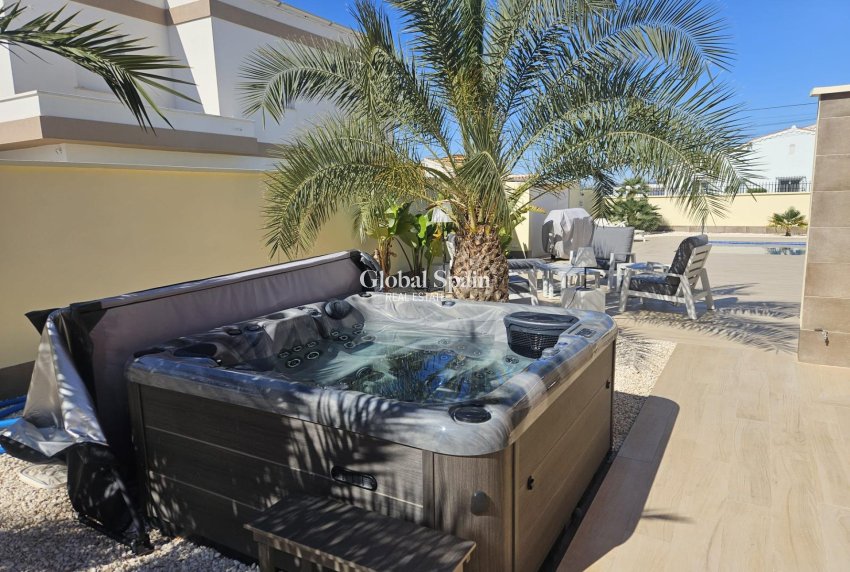 Venta - VILLA -
TORREVIEJA - La Siesta - El Salado - Torreta