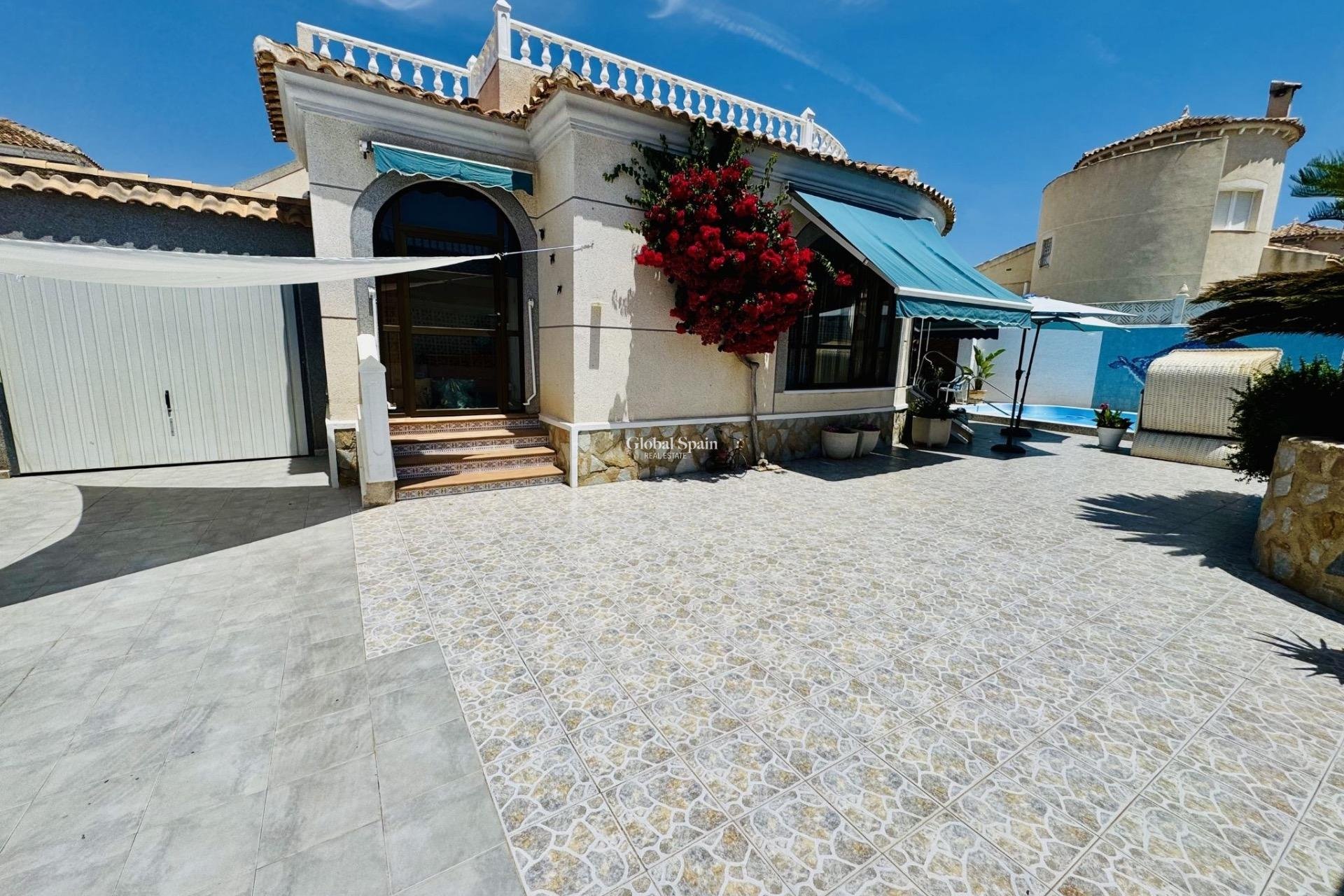 Venta - VILLA -
TORREVIEJA - La Siesta - El Salado - Torreta