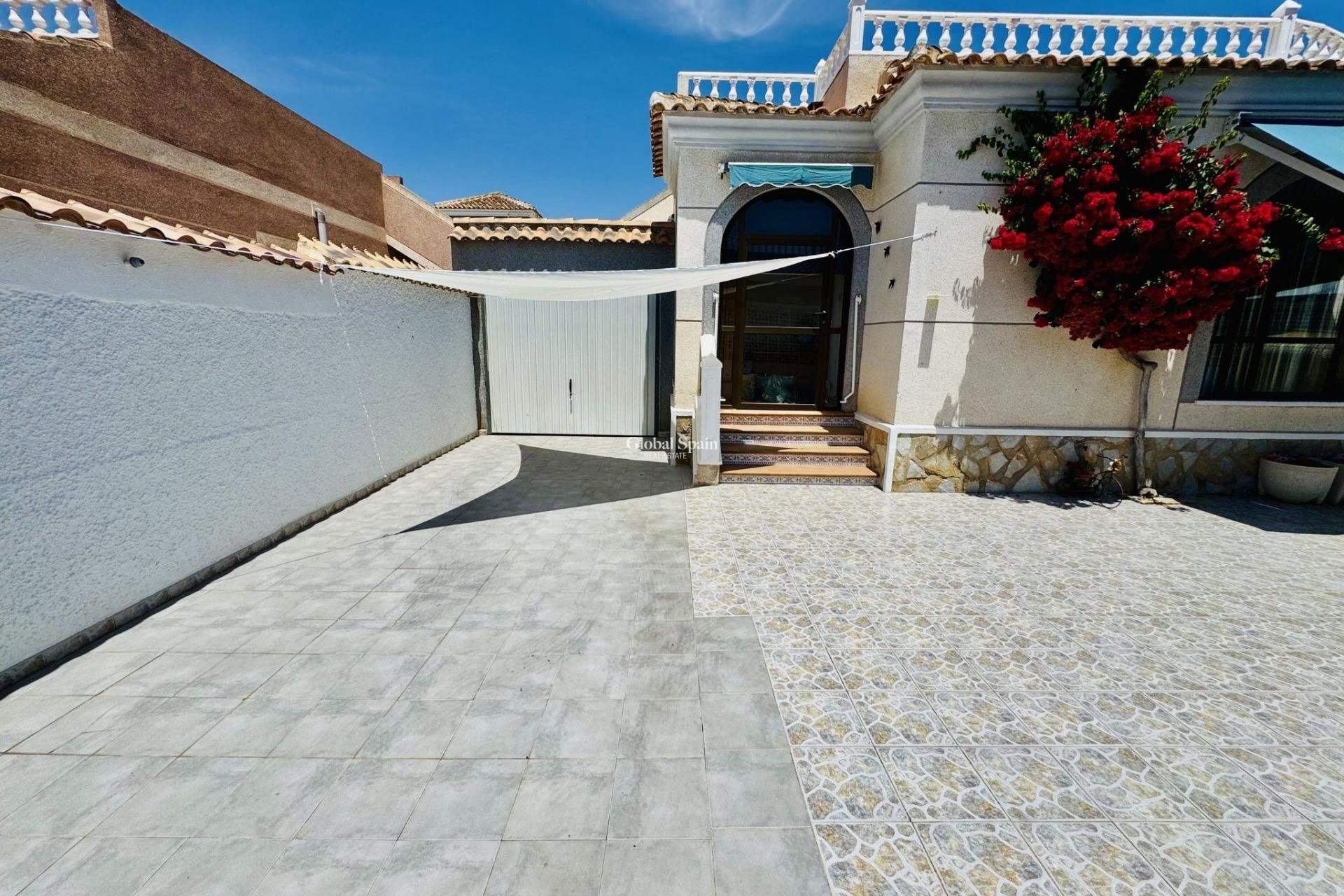 Venta - VILLA -
TORREVIEJA - La Siesta - El Salado - Torreta