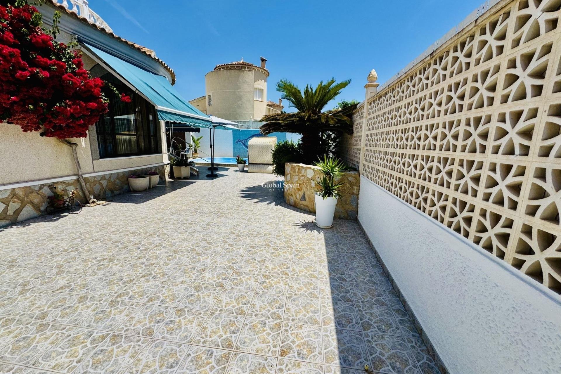 Venta - VILLA -
TORREVIEJA - La Siesta - El Salado - Torreta