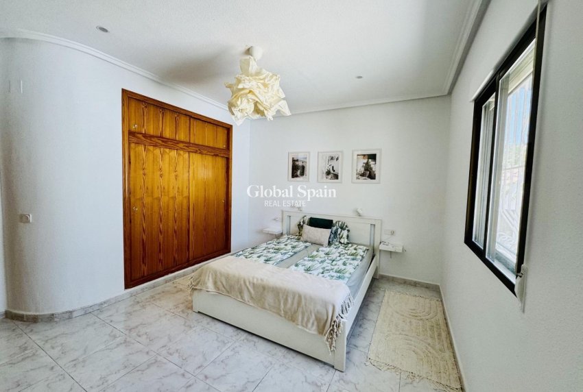 Venta - VILLA -
TORREVIEJA - La Siesta - El Salado - Torreta