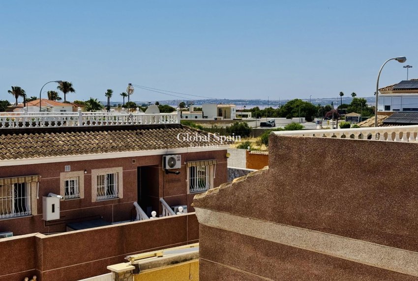 Venta - VILLA -
TORREVIEJA - La Siesta - El Salado - Torreta