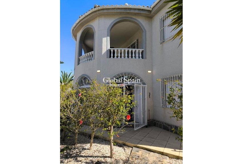 Venta - VILLA -
TORREVIEJA - La Siesta
