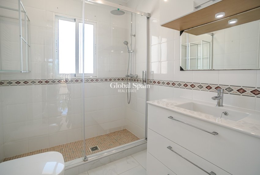 Venta - Villa -
TORREVIEJA - La Siesta