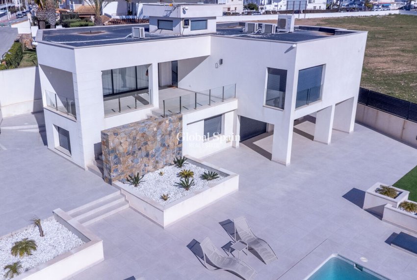 Venta - VILLA -
TORREVIEJA - La Valeta
