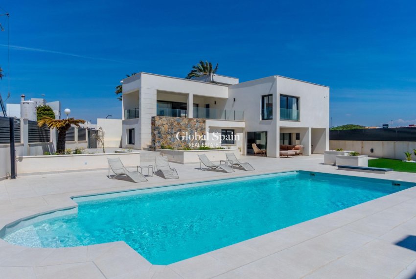 Venta - VILLA -
TORREVIEJA - La Veleta