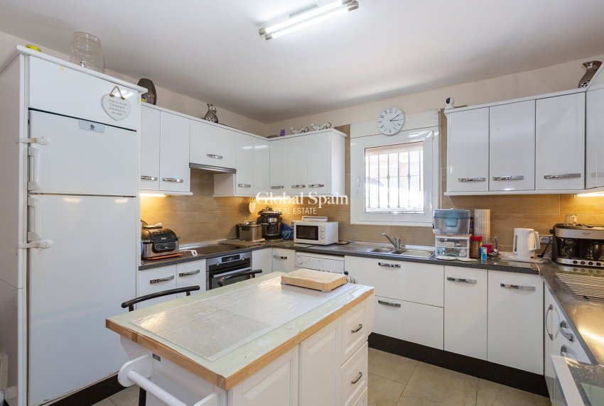 Venta - Villa -
TORREVIEJA - LOS BALCONES - LOS ALTOS