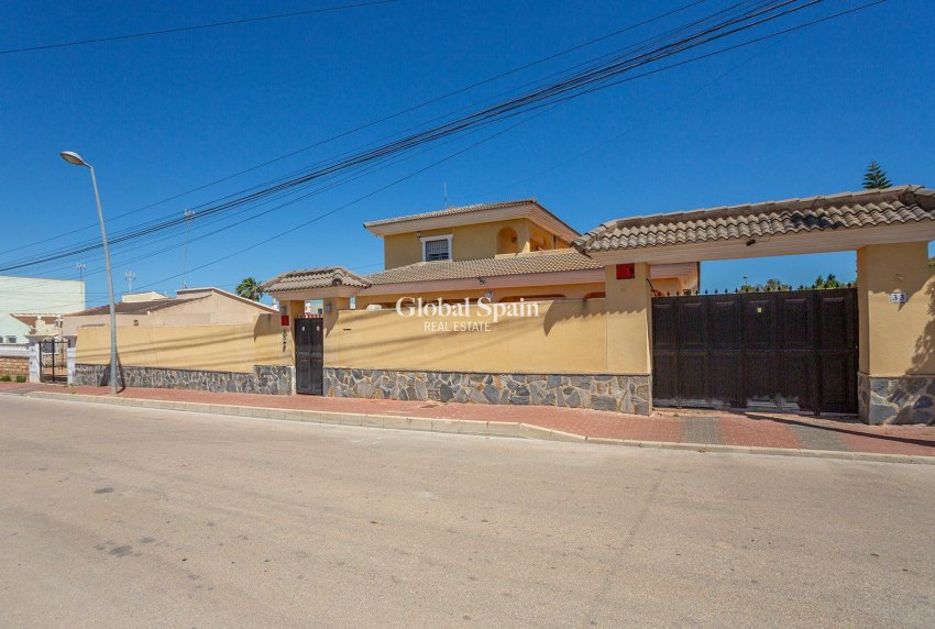 Venta - Villa -
TORREVIEJA - LOS BALCONES - LOS ALTOS