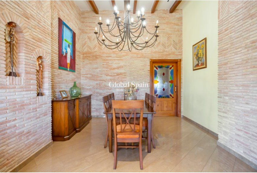 Venta - Villa -
TORREVIEJA - LOS BALCONES - LOS ALTOS