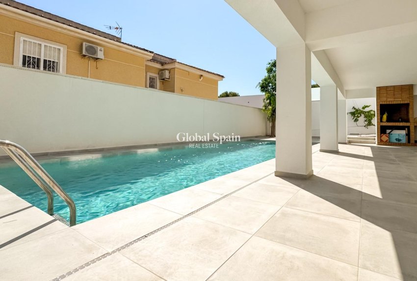 Venta - VILLA -
TORREVIEJA - LOS BALCONES - LOS ALTOS