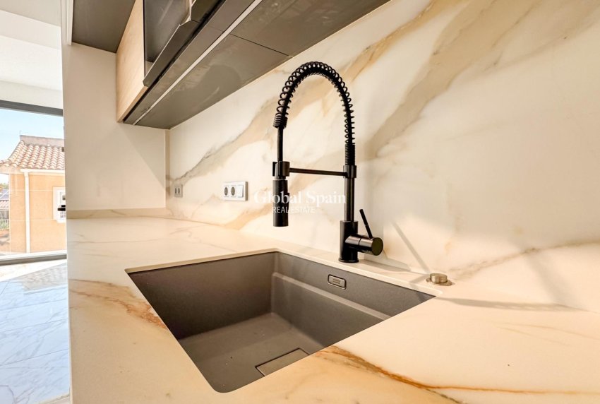 Venta - VILLA -
TORREVIEJA - LOS BALCONES - LOS ALTOS