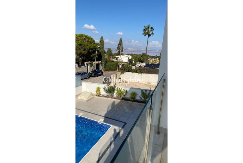 Venta - VILLA -
TORREVIEJA - LOS BALCONES - LOS ALTOS