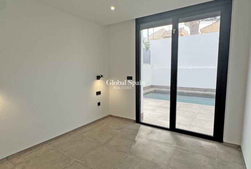 Venta - VILLA -
TORREVIEJA - LOS BALCONES - LOS ALTOS