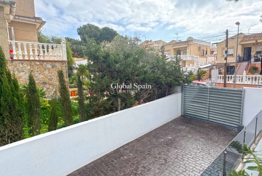 Venta - VILLA -
TORREVIEJA - LOS BALCONES - LOS ALTOS