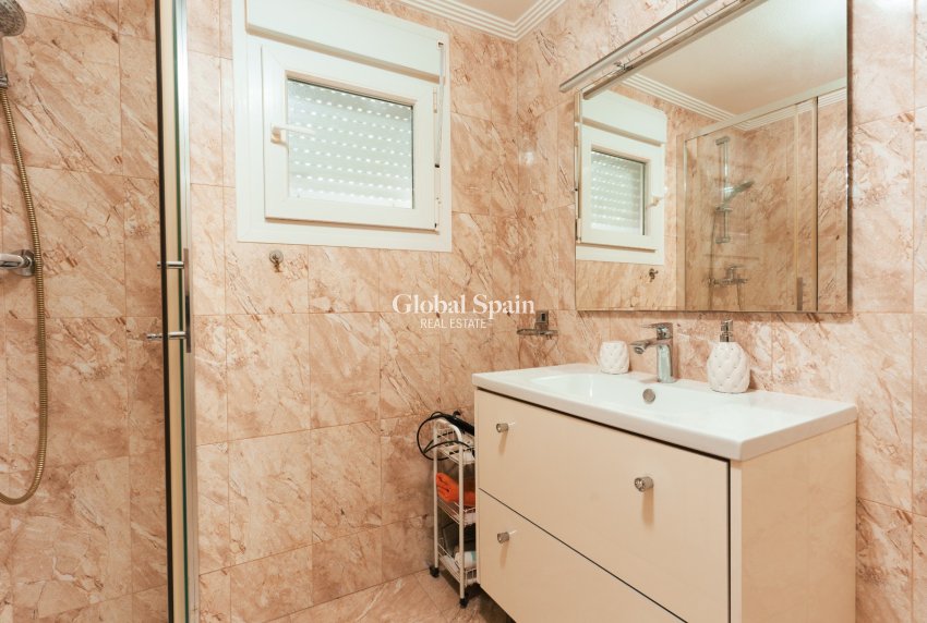 Venta - VILLA -
TORREVIEJA - LOS BALCONES - LOS ALTOS