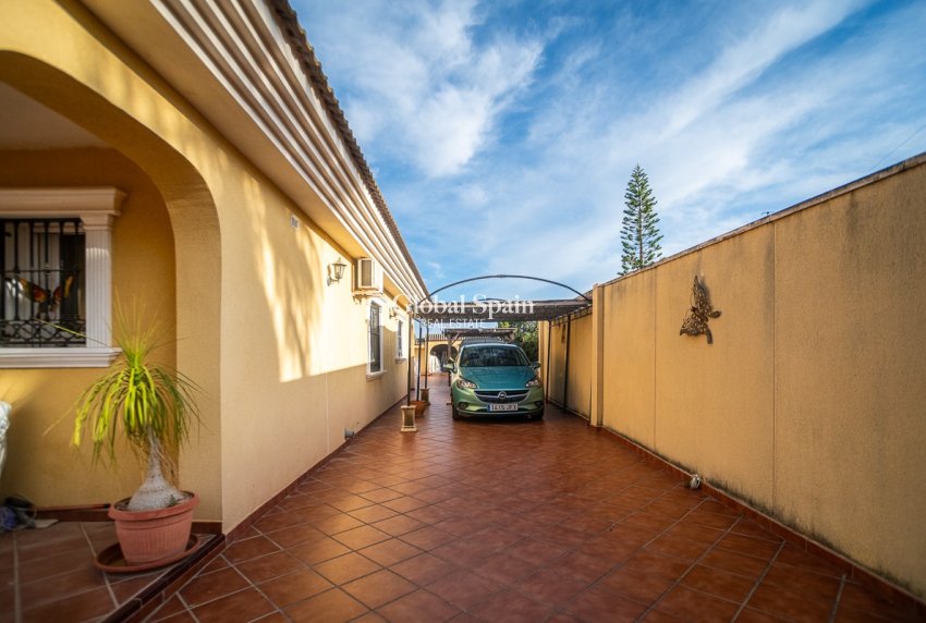 Venta - VILLA -
TORREVIEJA - LOS BALCONES - LOS ALTOS