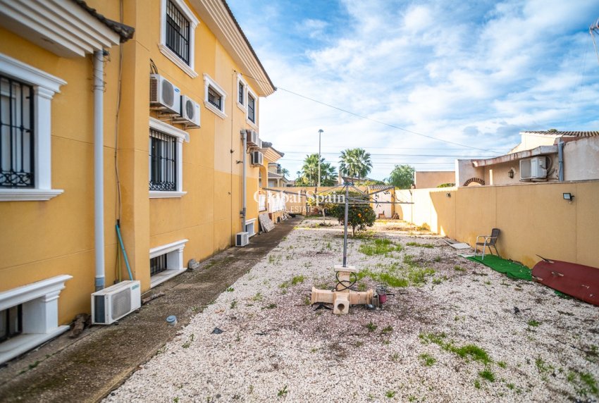 Venta - VILLA -
TORREVIEJA - LOS BALCONES - LOS ALTOS